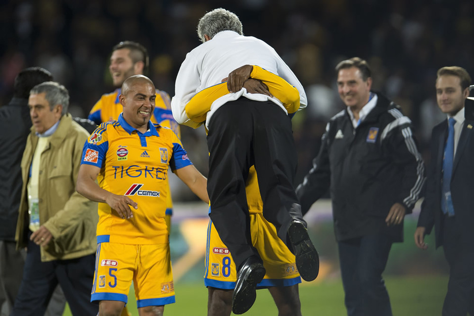 Aunque Joffre Guerrón ya no tuvo tanta oportunidad, festejó efusivamente el título y para acabar con rumores de mala relación con Tuca (FOTO: Mexsport