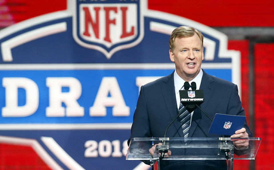 Roger Goodell, comisionado de la NFL, informó del primer Draft virtual de la historia. (AP)