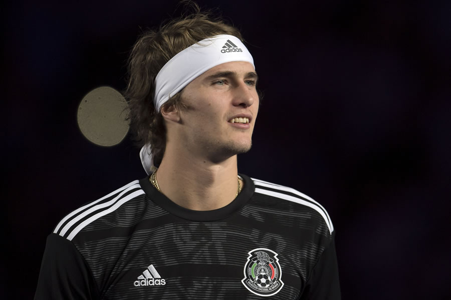Alexander Zverev enfrentó a Roger Federer en México un mes antes de viajar a China. (Foto: Mexsport)