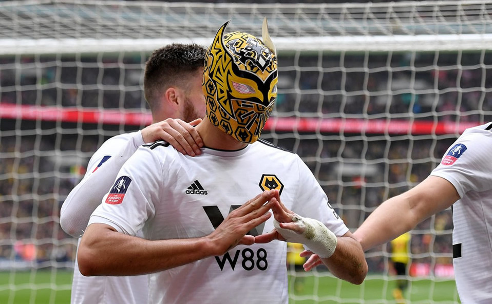Raúl Jiménez conquistó Inglaterra con golazo y máscara de Sin cara (FOTO: AFP)
