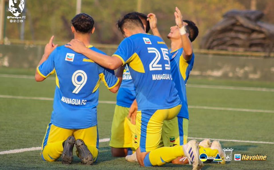 Carlos Félix (izq.) celebra su gol. (Foto: @Managua_FC)
