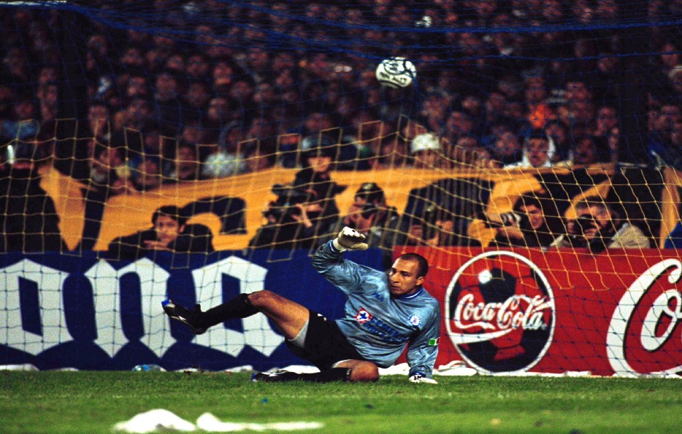 Conejo Pérez en la tanda de penaltis. (Mexsport)