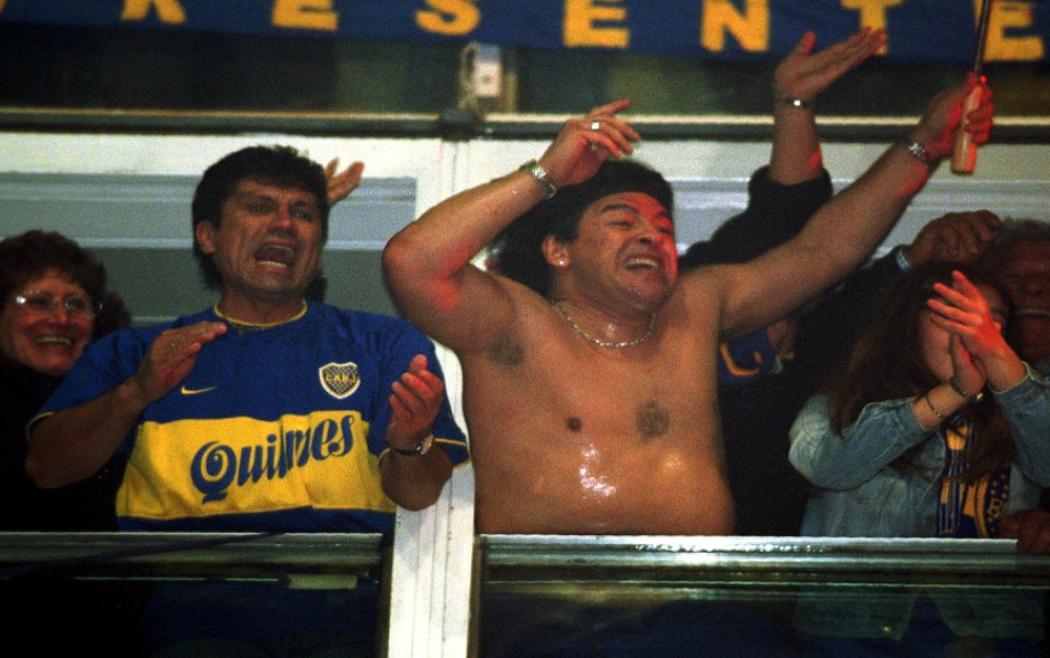 Maradona estalló en júbilo luego de ver coronar a su equipo. (Mexsport)
