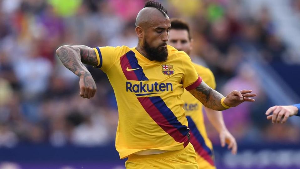 Arturo Vidal en un partido con el FC Barcelona.