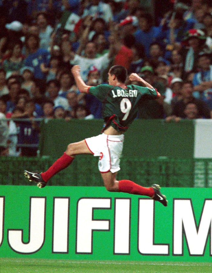 Jared Borgetti anotó uno de los mejores goles en la historia del TRI, con un cabezazo que venció a Buffon. (Mexsport)