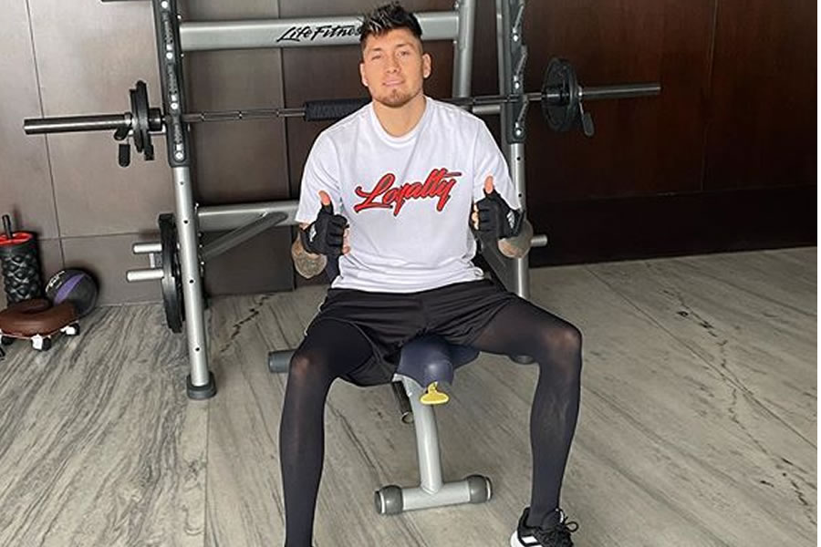 Nicolás Castillo se rehabilita en su casa. (Foto: Instagram castillo30__)