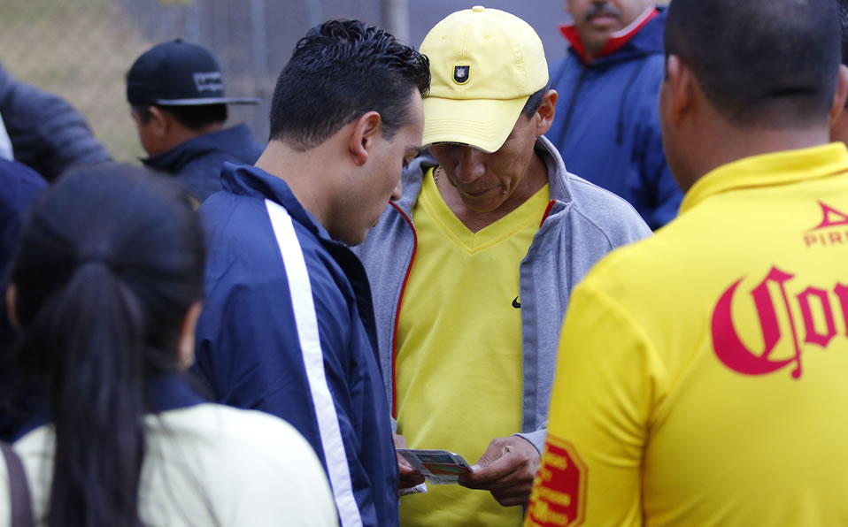 Revendedores sufren con suspensión de Liga MX; dicen estar endeudados (Imago7)