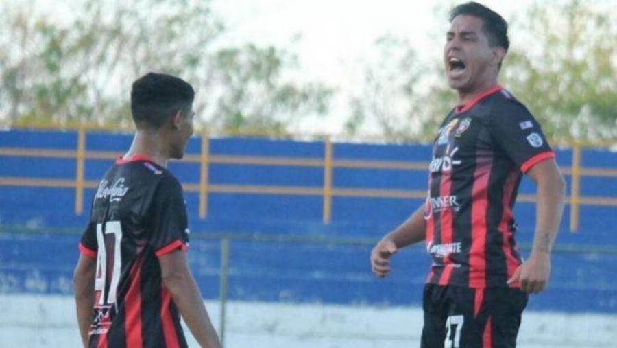 Villalpando suma diez anotaciones con el Walter Ferretti.