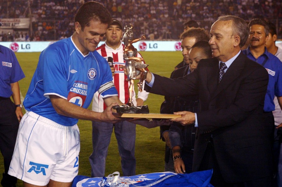 Carlos Hermosillo volvió a arremeter en contra del dirigente celeste. FOTO: MExsport.