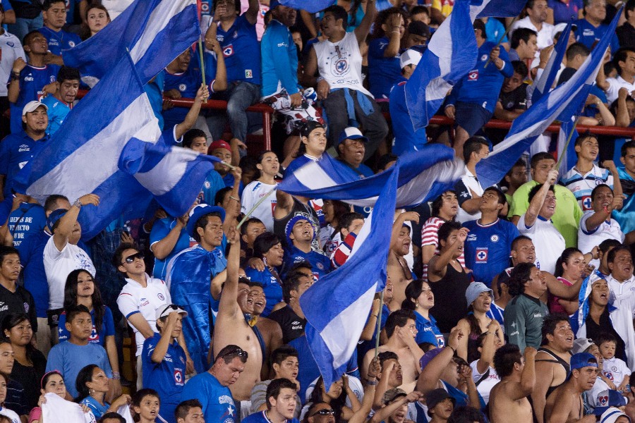 Los aficionados Cementeros fueron mayoría aquella noche. (Mexsport)
