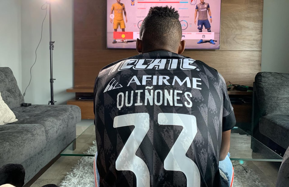Tigres y Julián Quiñones arranca eLiga MX con jersey de gala (FOTO: Twitter)