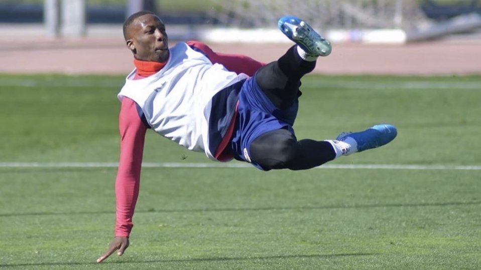 Luis Advíncula afirmó que sufrió racismo en Alemania por parte de un compañero. (Foto: @luisadvincula17)