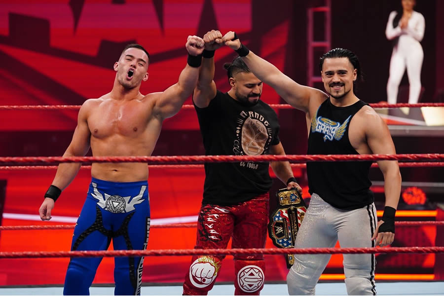 Andrade, Ángel Garza y Austin Theory mostraron su alianza. (WWE)