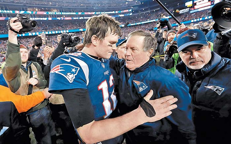 Tom Brady y Bill Belichick ganaron seis Super Bowl con los Patriots. (AP)