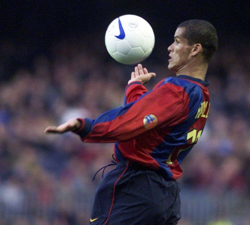 Rivaldo, el primer gran 10 del Barcelona en este siglo que fue Balón de Oro en 1999.