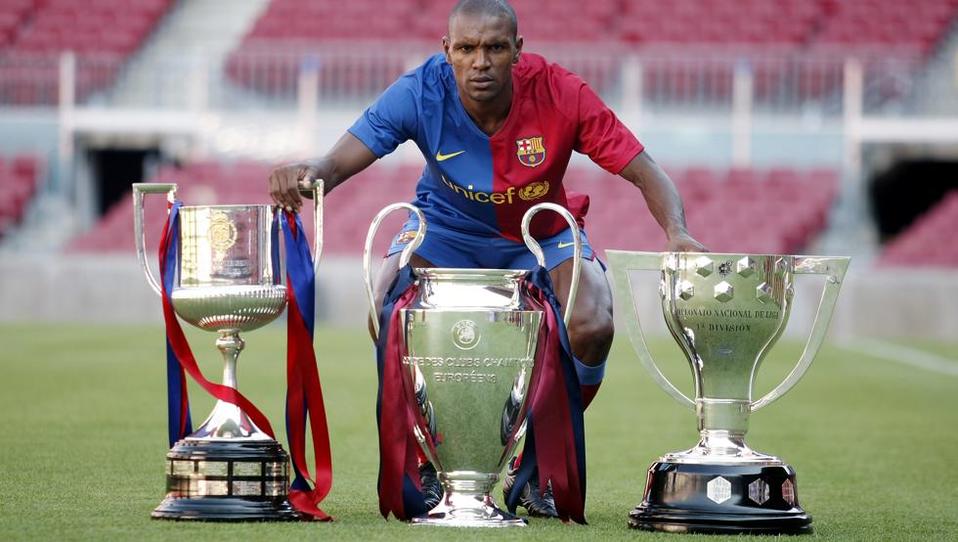 Eric Abidal, el francés que superó el cáncer y hoy está enemistado con Messi como directivo.