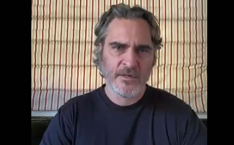 El actor durante su mensaje, el cual lanzó a través de las redes sociales.