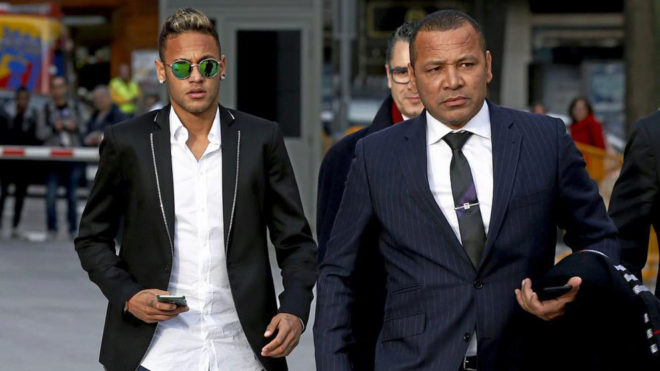 Neymar y su padre, quien también funge como su representante.