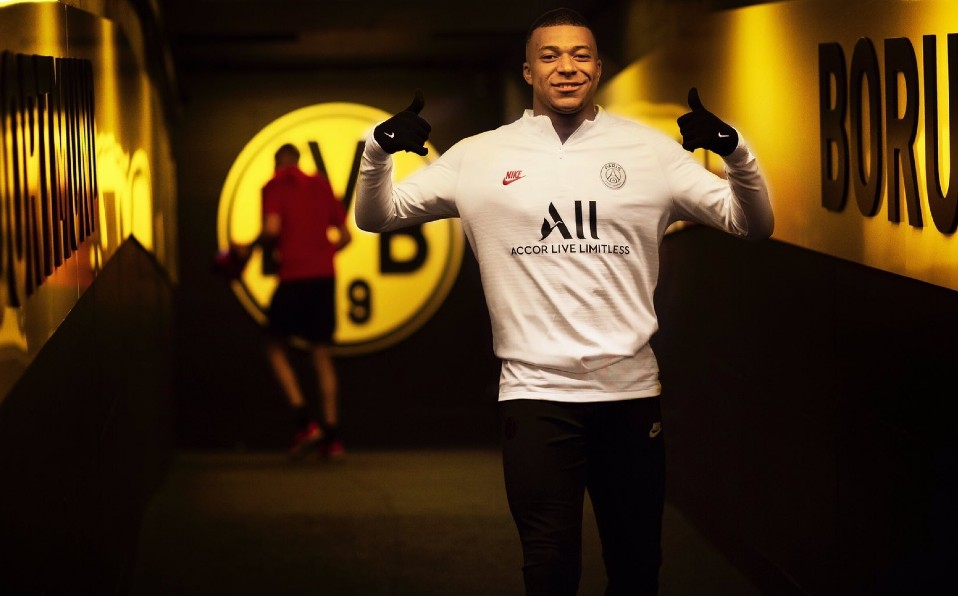 Kylian en la previa de un partido de Champions League. (@KMbappe)