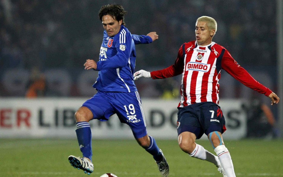 Antes de enfrentar en la Final al Inter de Brasil, Chivas jugó el partido de inauguración del Estadio Omnilife ante el Manchester. (Mexsport)