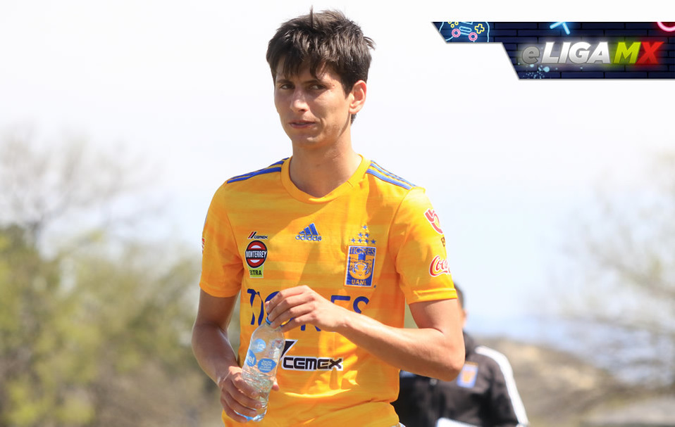 Jürguen Damm se pone sus 'moños' para jugar con Tigres en la eLiga MX