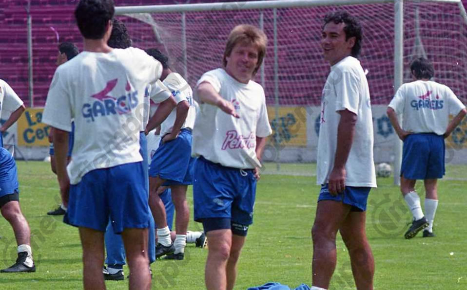 Miguel Herrera y Hugo Sánchez entrenando en la temporada 1994-95.(Fototeca Milenio)