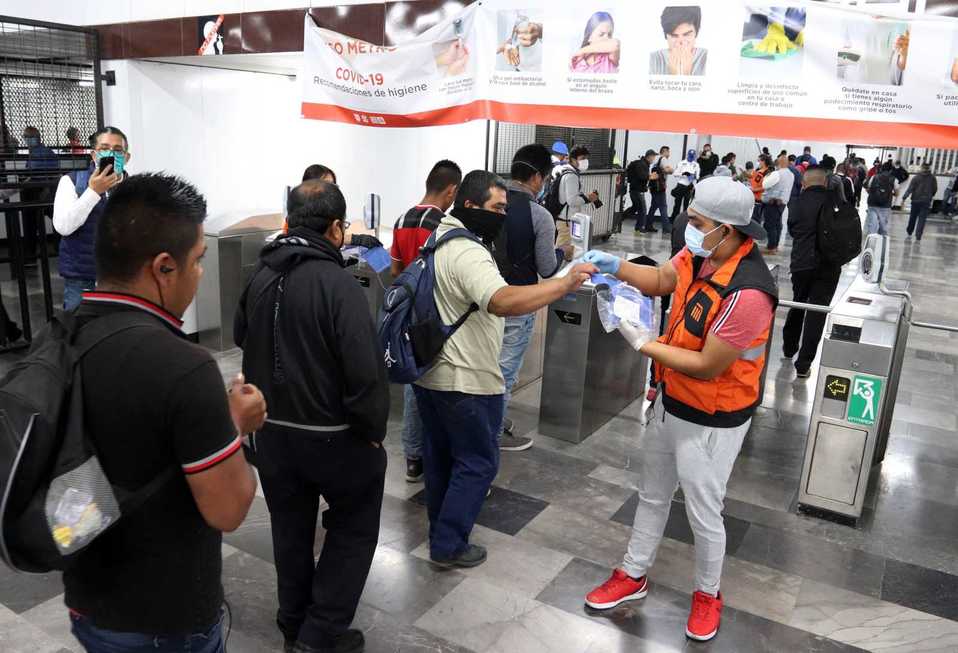 Las precauciones en el metro de la CDMX se han intensificado. FOTO: EFE