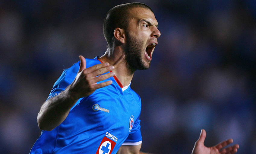 En el Apertura 2009, Emanuel Villa fue campeón de goleo con Cruz Azul con 17 goles. FOTO: Mexsport