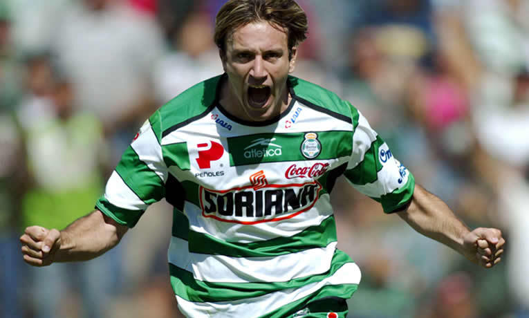 Matías Vuoso se proclamó campeón de goleo con Santos en el C2005 con 15 dianas. FOTO: Mexsport