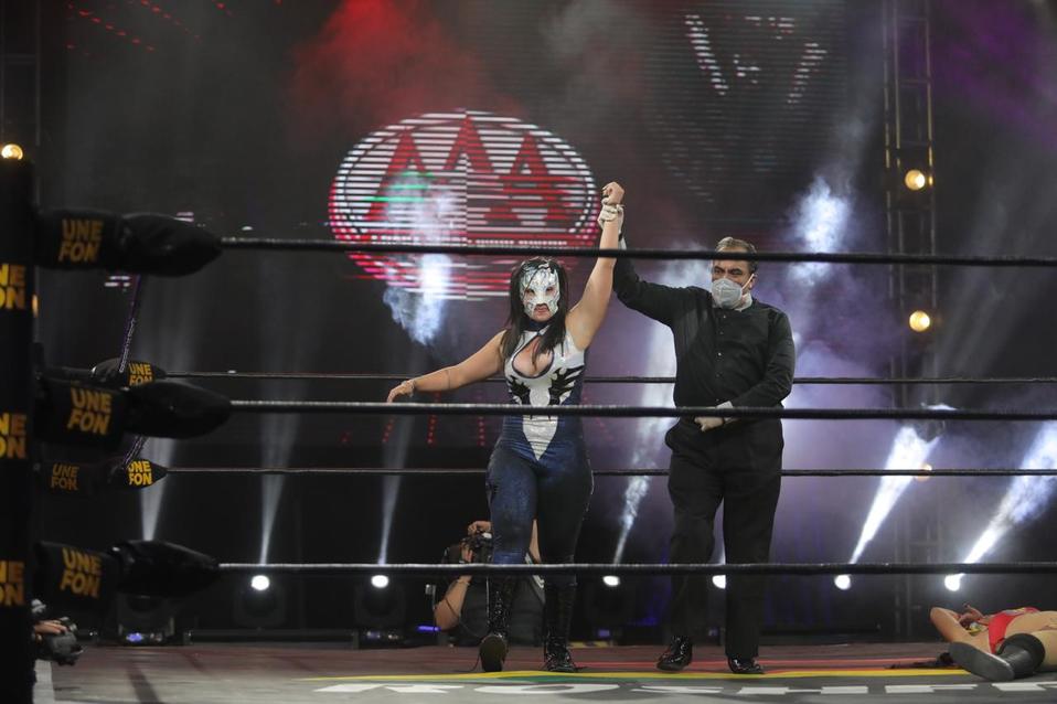 En el ring solo estaba la gente involucrada en el duelo. (AAA)
