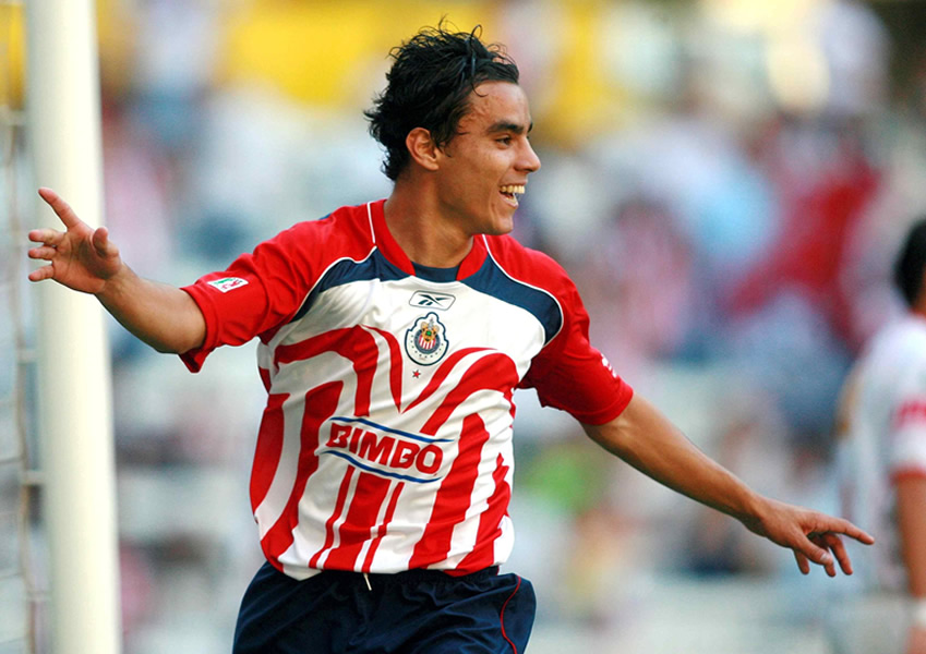 En el Clausura 2007, Omar Bravo fue el máximo goleador con Chivas, al anotar 11 goles. FOTO: Mexsport