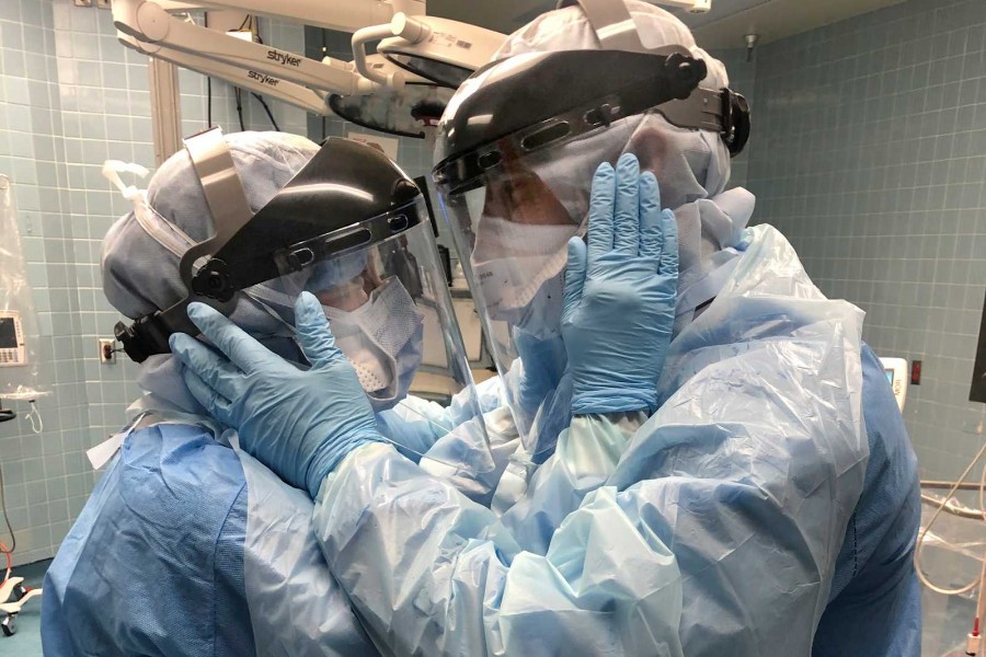 La pareja fue retratada por uno de sus compañeros en el hospital de Tampa. FOTO: AP