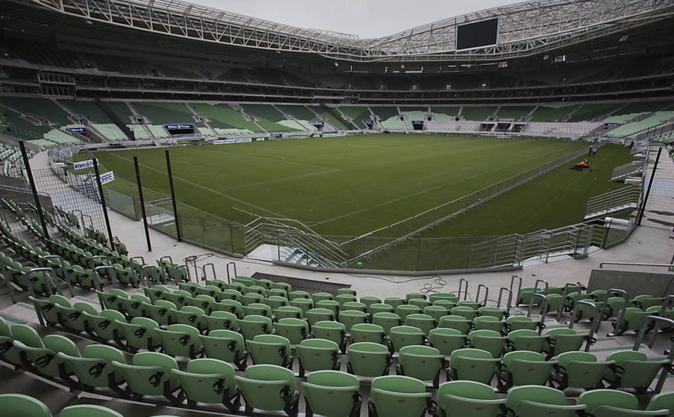 Varios equipos resienten la suspensión de partidos en Brasil.