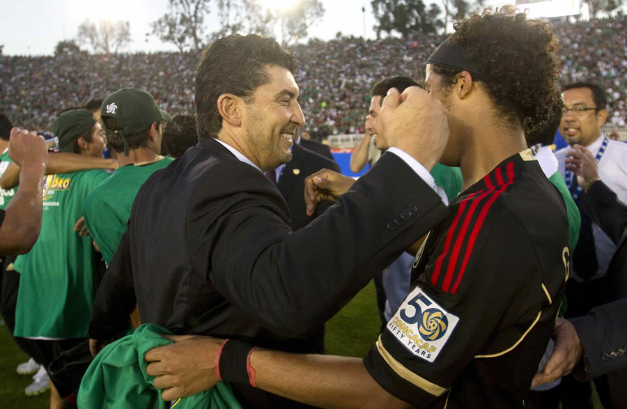 José Manuel de la Torre logró su primer título internacional como técnico del Tri. (Foto: Mexsport)