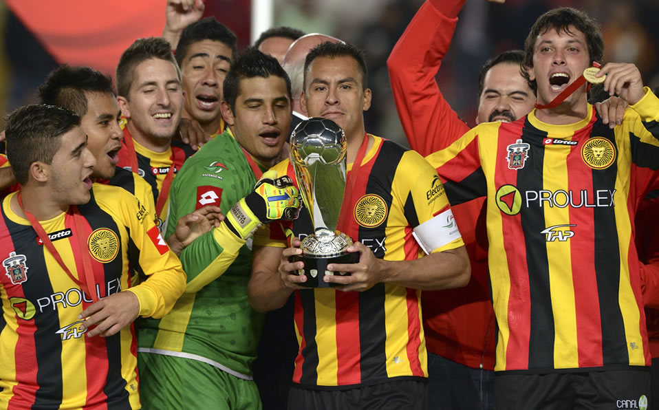 Apertura 2013: Los míticos Leones Negros se quedaron con el título venciendo a los Rayos.