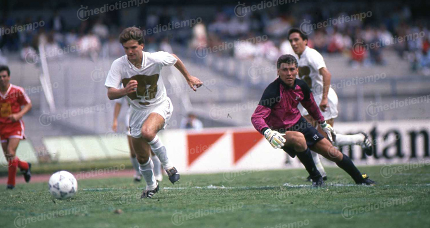 En 1991-92 hizo 24 goles, lo que le valió el Bicampeonato de goleo. (FOTOTECA MILENIO)