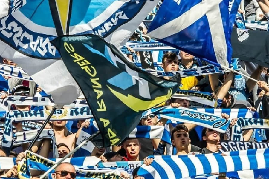 El equipo italiano lanzó una convocatoria para diseñar el jersey.  @PescaraCalcio