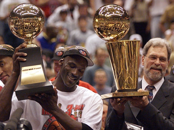 En 1998, Jordan levantó su sexto título de NBA. (Reuters)