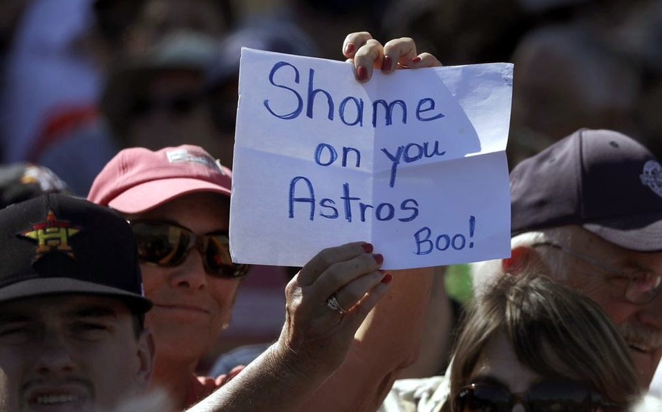 El caso más recriminado por los aficionados, es el de los Astros. (Foto: AP)