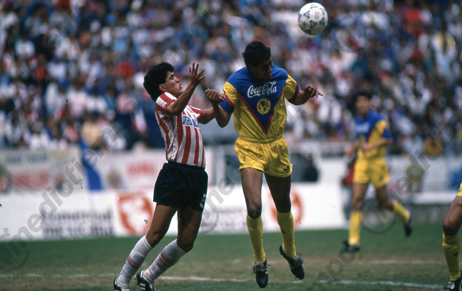 Después de jugar para Chivas, fichó por el América.