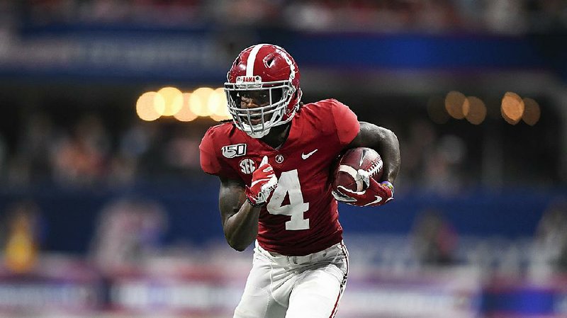 Jerry Jeudy | WR | Alabama | Explosivo como ningún receptor del Draft y capacidad élite para recorrido de rutas.