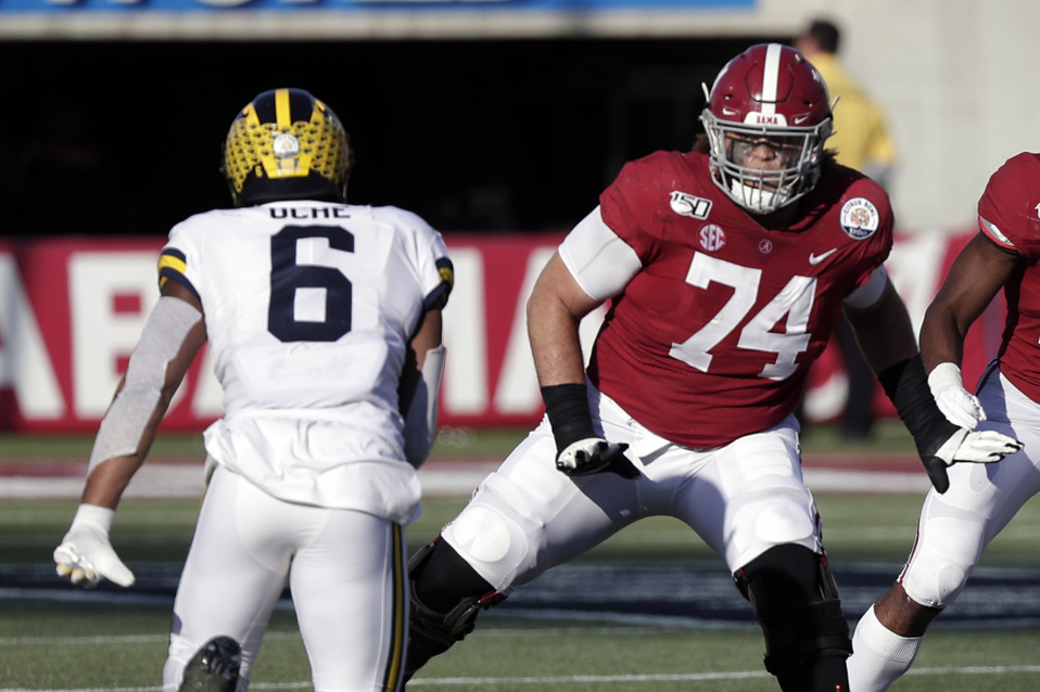 Jedrick Wills | OT | Alabama | Tacle ofensivo con juego de pies ideal para protección de pase del lado izquierdo de la línea.