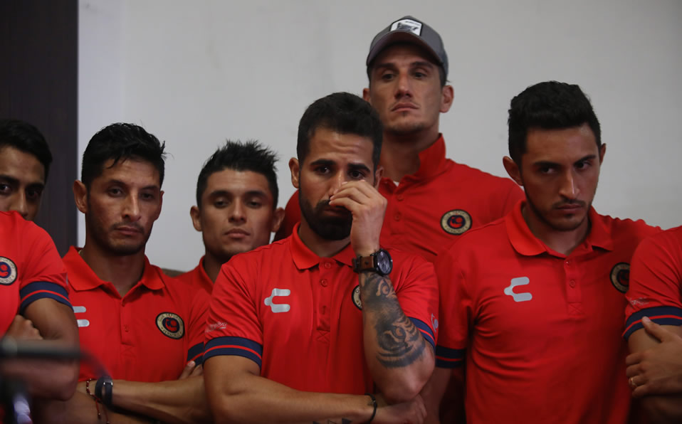 Rodrigo López (centro) espera que pronto se resuelva la situación de sus pagos. (Foto: Mexsport)