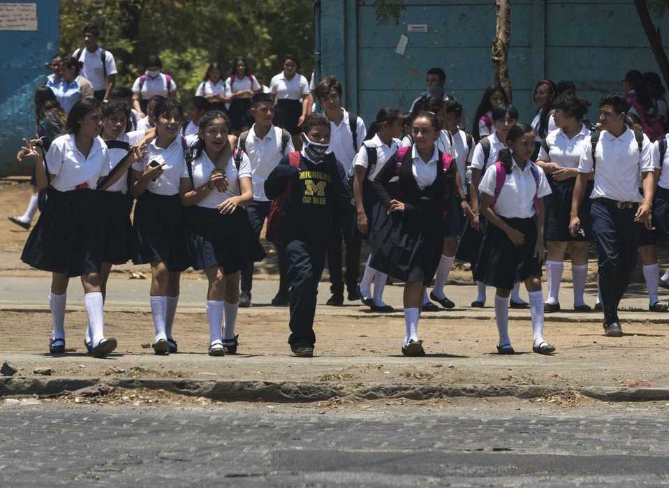 De momento los alumnos están teniendo clases virtuales. FOTO: EFE