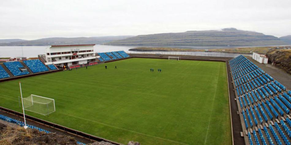 Cancha de futbol en las Islas Feroe.