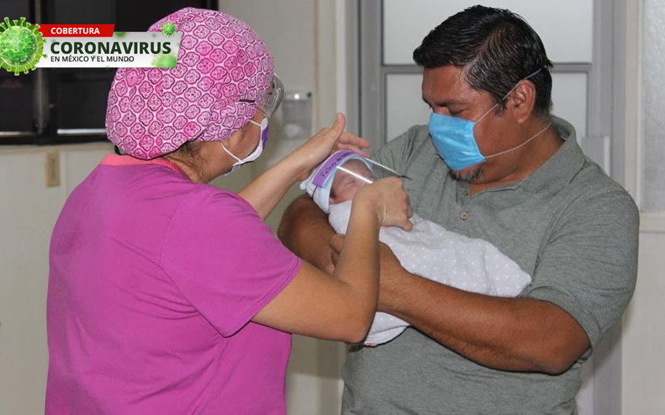 Dan de alta a 'bebé milagro' en Coahuila; su madre murió por COVID-19