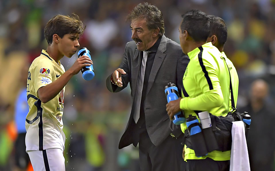 El día que La Volpe debutó a Lainez. (Foto: Mexsport)