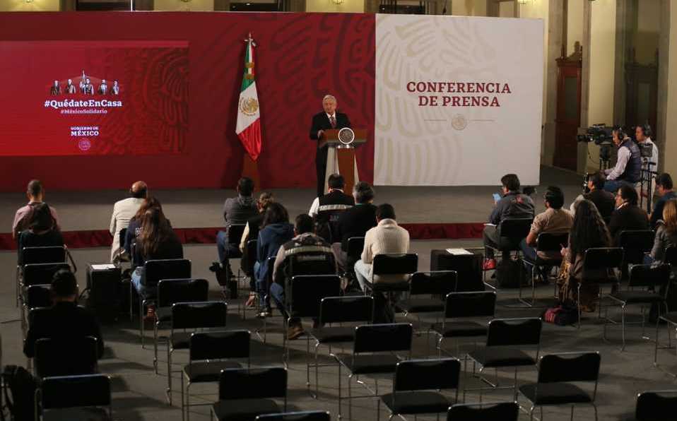 Reporteros en conferencia en Palacio Nacional.