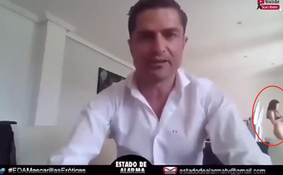 Periodista hace entrevista online y descubren su infidelidad