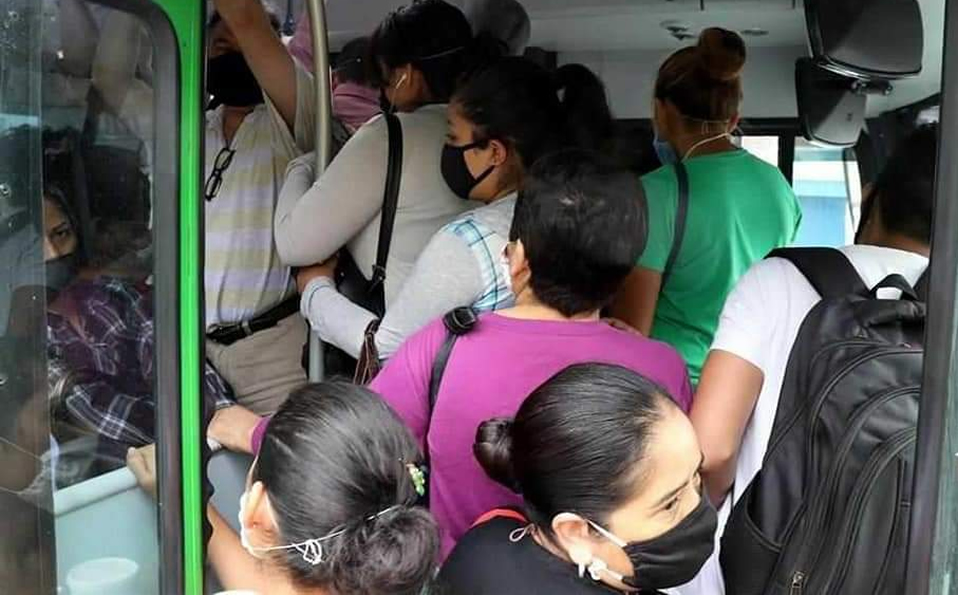 Los ciudadanos abarrotaron los medios de transporte. (Foto: @LeydaEstradat , Luis Antonio Contreras)